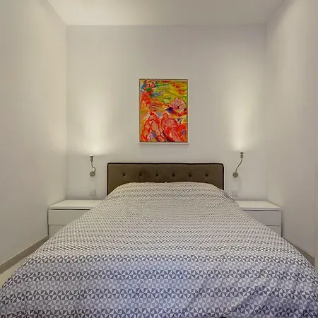 아파트 Cozy In An Amazing Location *